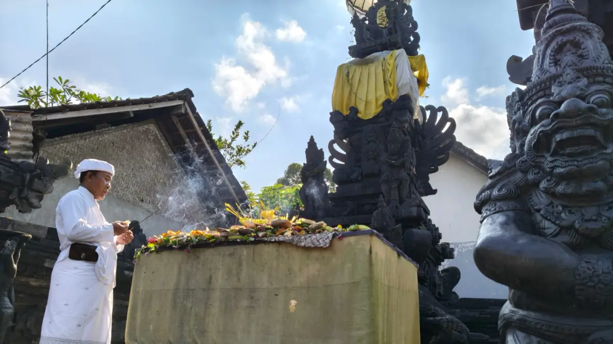 TOKOH : Tokoh agama Hindu di Desa Sayan, Jro Mangku Ketut Gde Kesumawijaya.