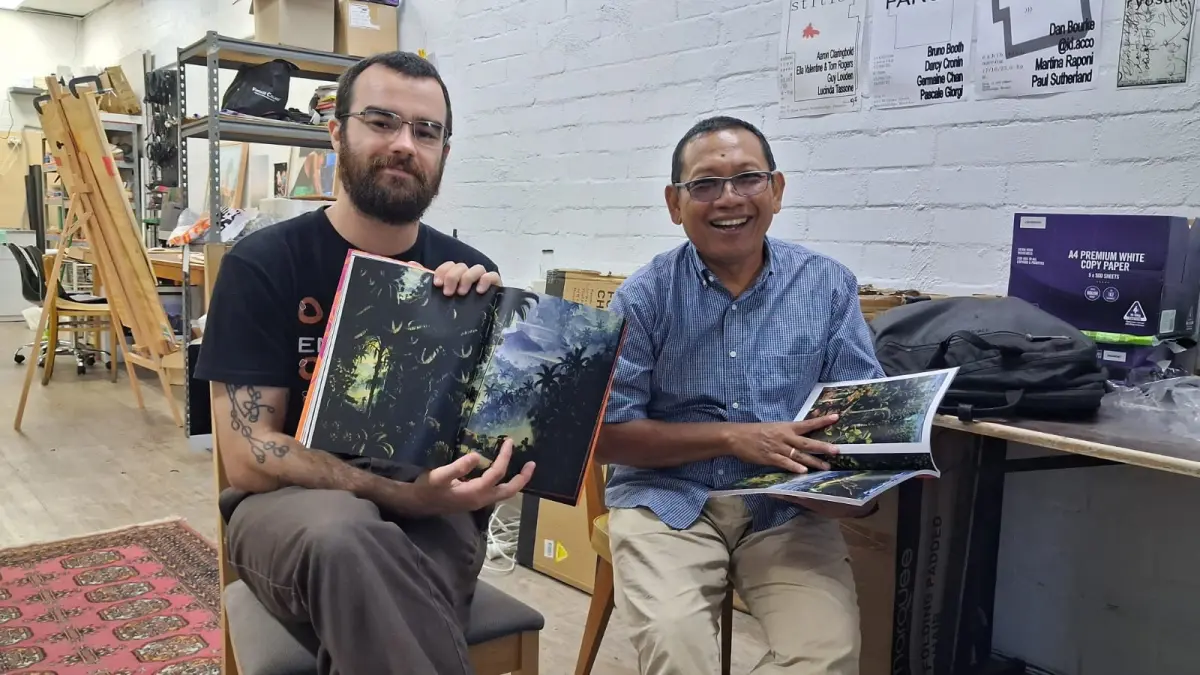Yudha Bantono bersama Samuel Beilby di Underscore Gallery and Studio Perth