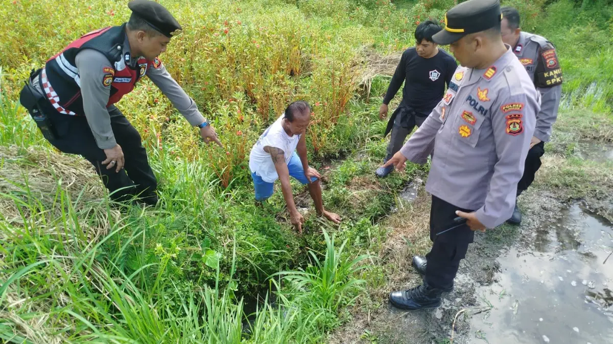 Pihak kepolisian melakukan olah TKP peristiwa meninggalnya Ni Nyoman Sumarni, Rabu (8/4/2026). (Ist)