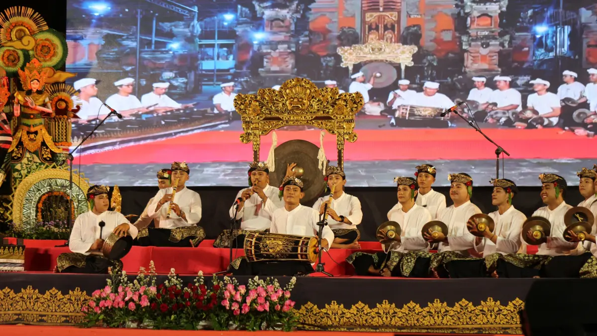 PARADE : Parade Baleganjur Bebarongan Kecamatan se-Kabupaten Gianyar sebagai rangkaian Pekan Budaya Gianyar di Open Stage Balai Budaya Gianyar.