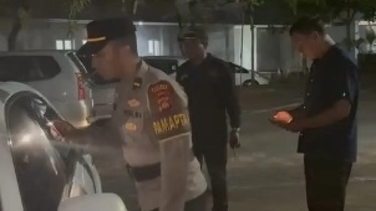 PARKIR : Polres Gianyar tindaklanjuti mobil terparkir 24 hari di RS Ari Santi Ubud.