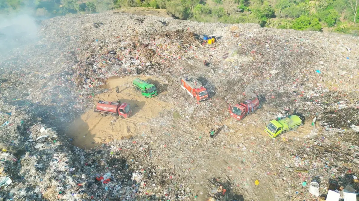 TPA Bengkala dengan tumpukan sampah yang over kapasitas