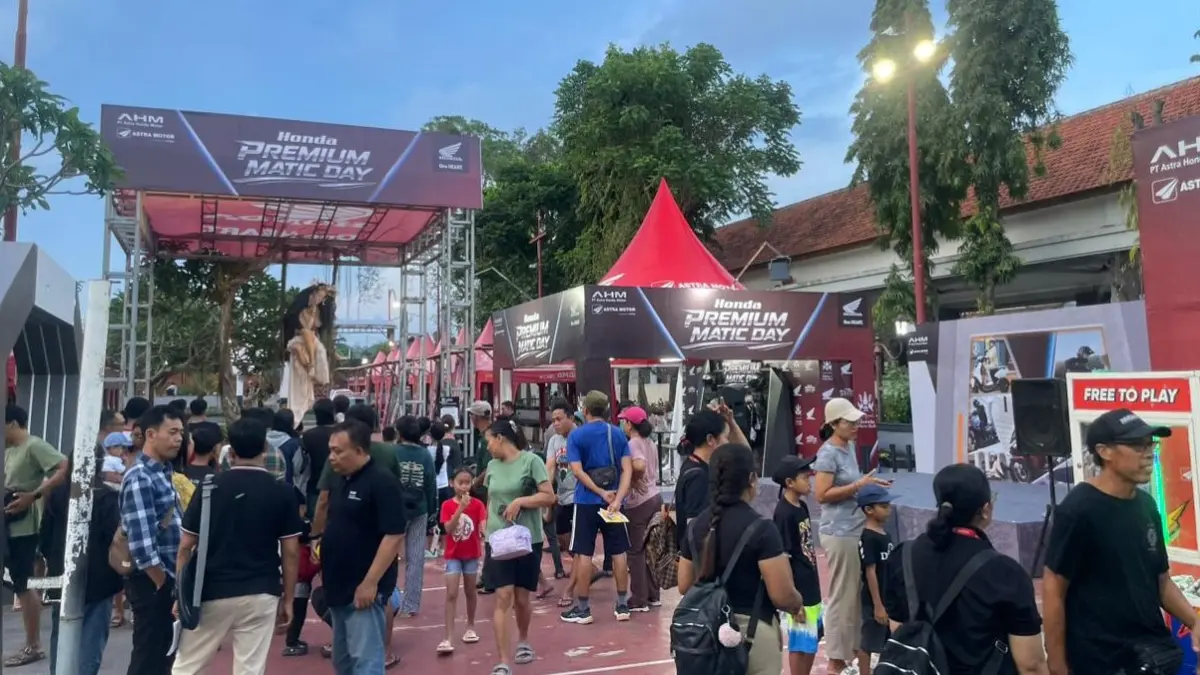 Astra Motor Bali undang ogoh-ogoh Gregek Tunggek berdampingan Honda Stylo 160 di area exhibition Hut Kota Gianyar. (Ist)