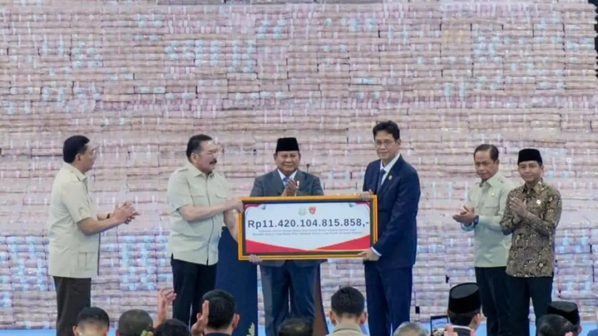 Proses penyerahan denda administratif dan penyelamatan keuangan negara serta penguasaan kembali kawasan hutan tahap VI. (Ist)