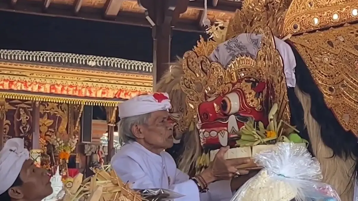 Prosesi Pasupati tapakan Barong di Bangli