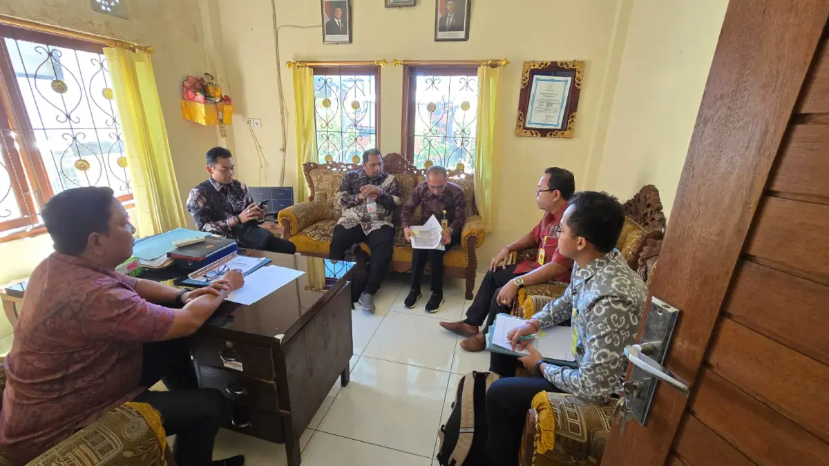 Kegiatan Pengukuran Bidang Tanah Dalam Rangka Program Pendaftaran Tanah Sistematis Lengkap (PTSL) Tahun 2026 Dilaksanakan Di Desa Batukandik.