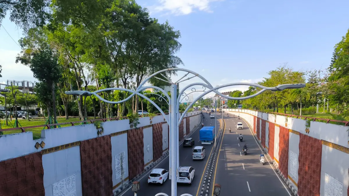 Salah satu lampu penerangan jalan yang ada di Underpass Simpang Dewa Ruci, Kecamatan Kuta, Kabupaten Badung. (Agung Bayu/Bali Express)