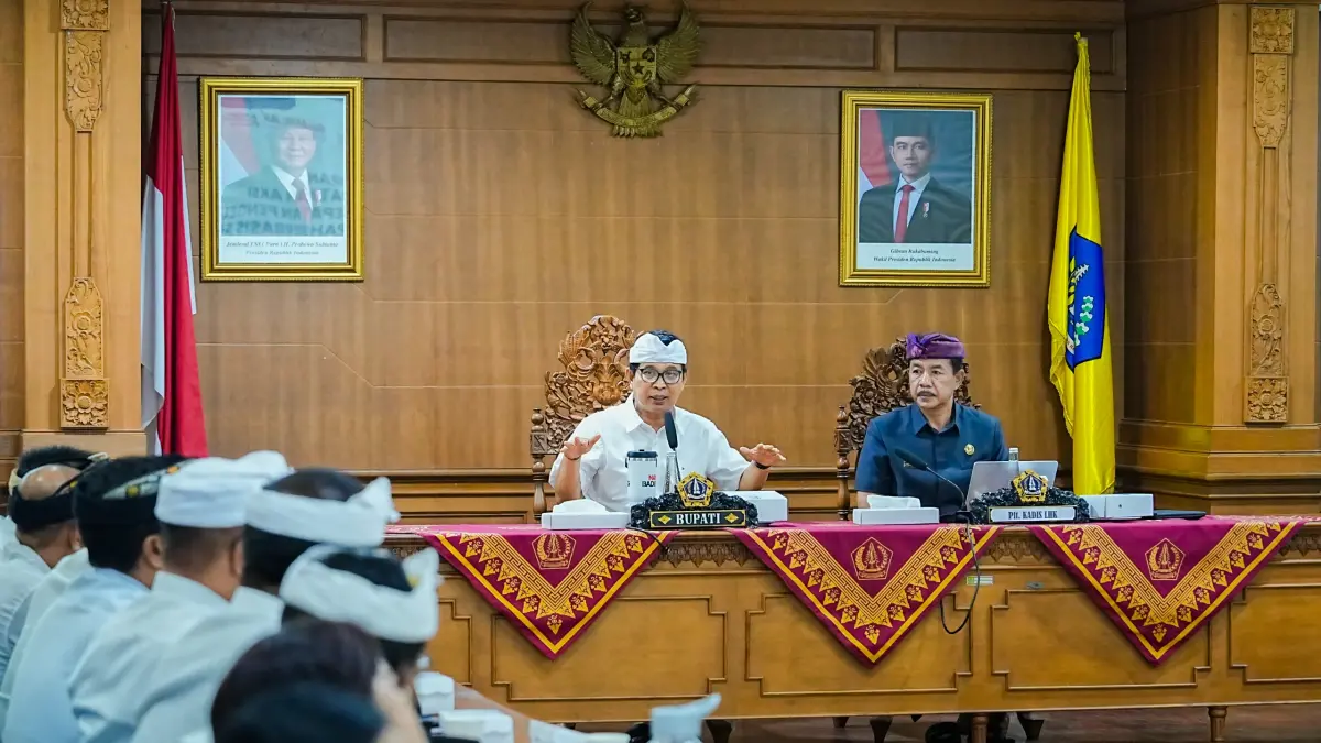 Bupati Adi Arnawa memimpin rapat pembahasan laporan kinerja sektoral serta evaluasi ASPER PSBS bertempat Ruang Rapat Kriya Gosana, Puspem Badung, Kamis (16/4). (PROKOMPIM SETDA BADUNG FOR BALI EXPRESS)