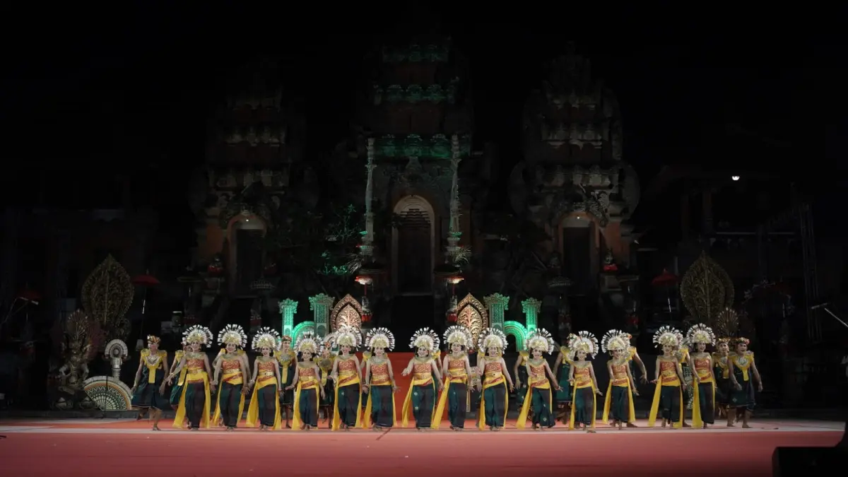 JANGER : Pementasan Janger Galuci di Open Stage Balai Budaya Alun-Alun Gianyar.&nbsp;