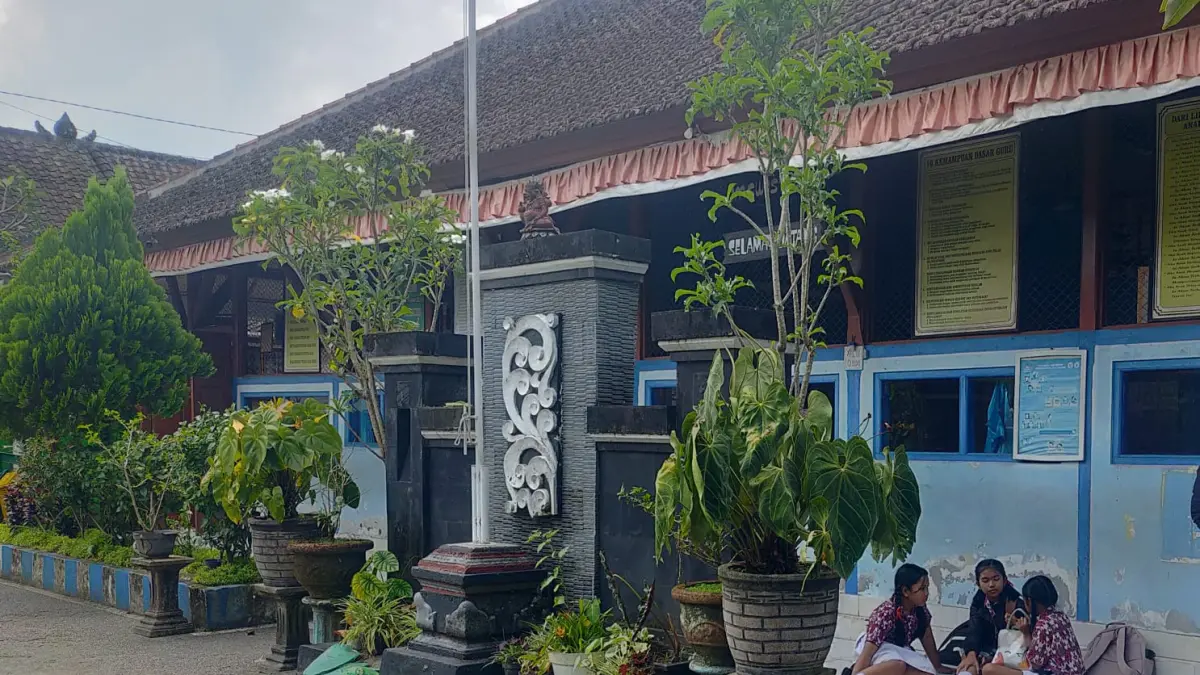 Suasana di SDN 1 Bangli, Rabu (15/4/2026). Sekolah menjadi salah satu yang siswa tak dapat MBG. (I Made Mertawan/Bali Express)
