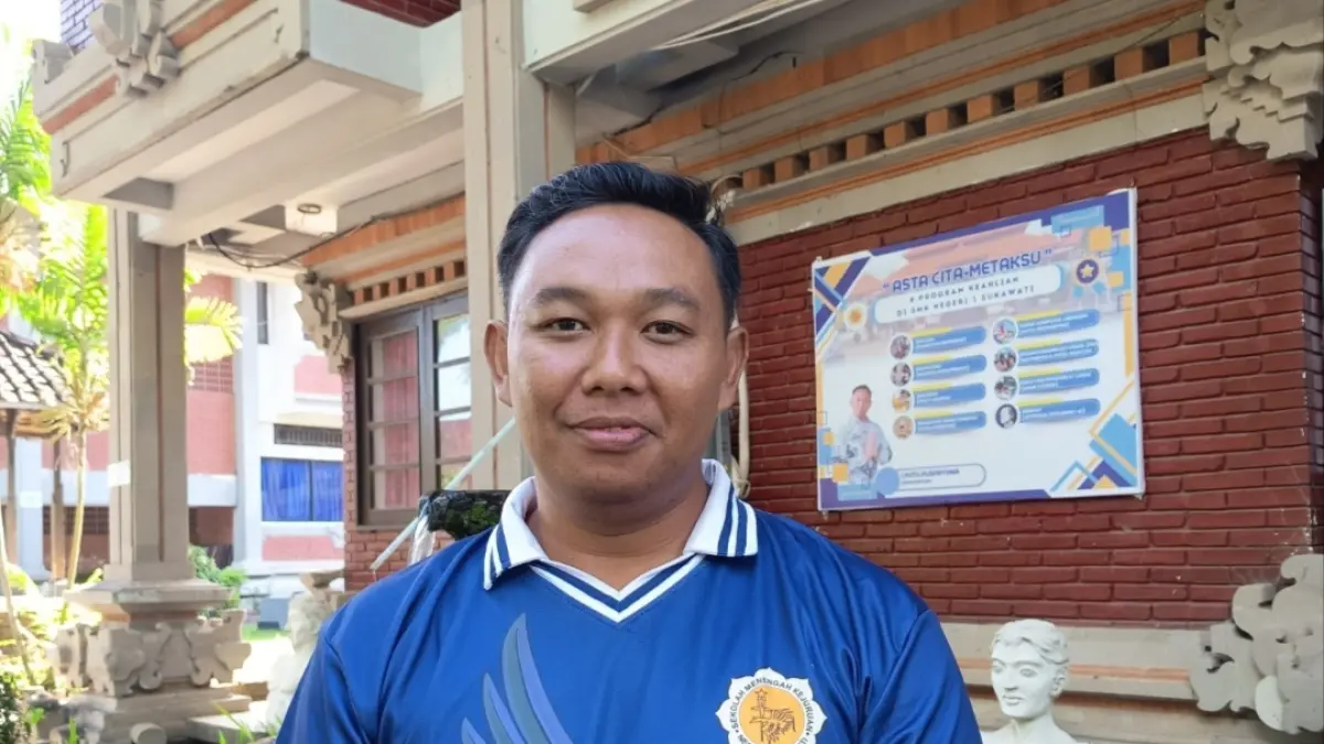 KEPSEK : Kepsek SMKN 1 Sukawati, I Putu Puspayana.