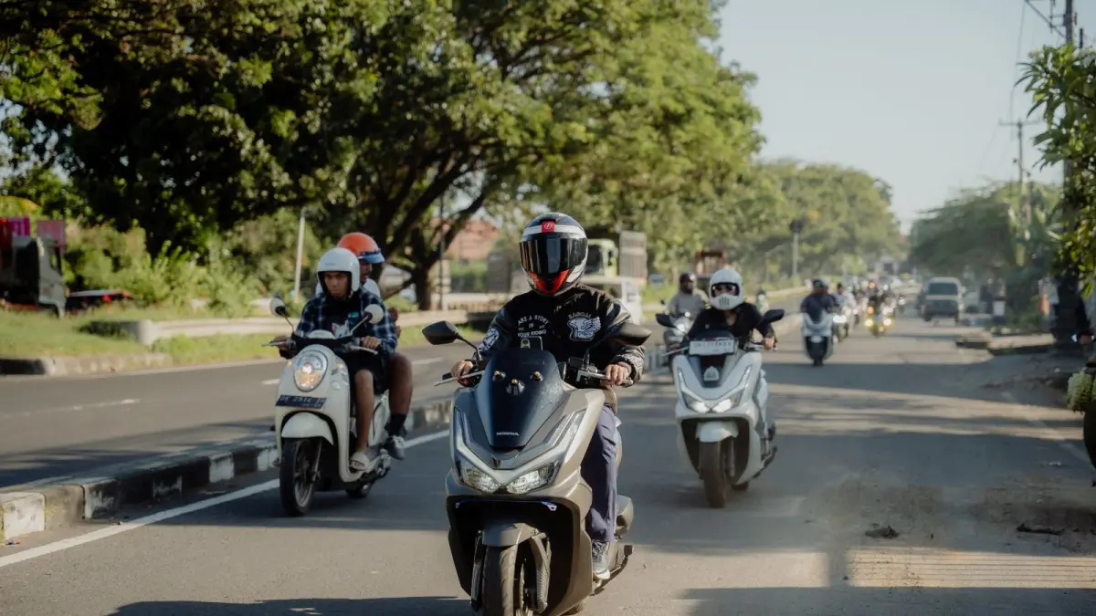NGASAB (Ngaspal Bareng Bapack) Astra Motor Bali ajak bapak-bapak berkendara dengan eksplorasi budaya lokal dan teknologi canggih. (Ist)