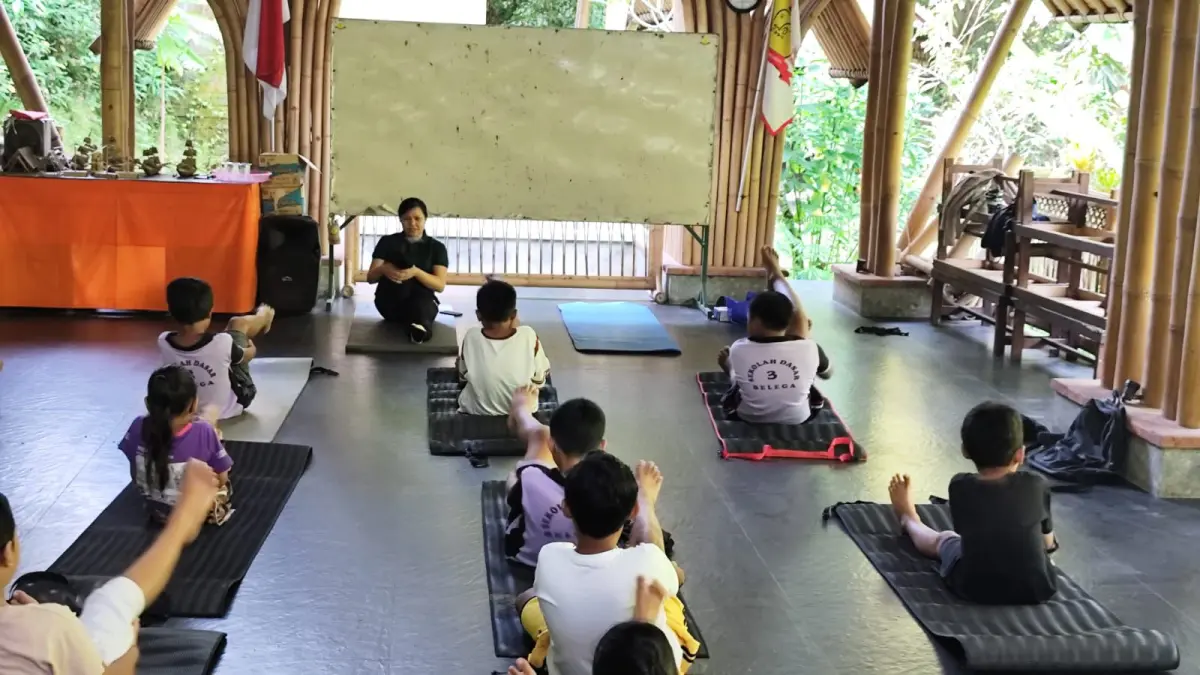 YOGA : Pelaksanaan yoga di&nbsp; Pasraman di Belega.
