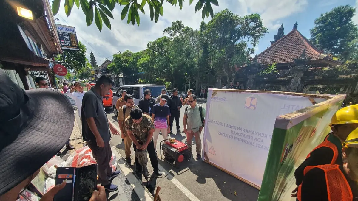KABEL : Groundbreaking penataan kabel utilitas dengan sistem penurunan di Wilayah Kelurahan Ubud, Senin (20/4).