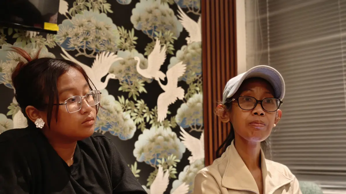 Pembina Yayasan Suara Kasih Satwa Indonesia Maria Rini bersama Ketua Yayasan Michelle Angel. (Bali Express/I Gede Paramasutha)
