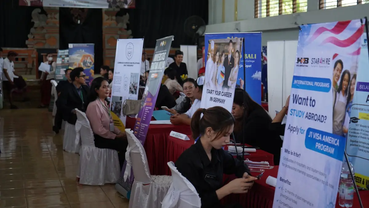 Job fair 2026 yang dilakukan di SMKN 1 Sukasada oleh Disnakertrans Kabupaten Buleleng.