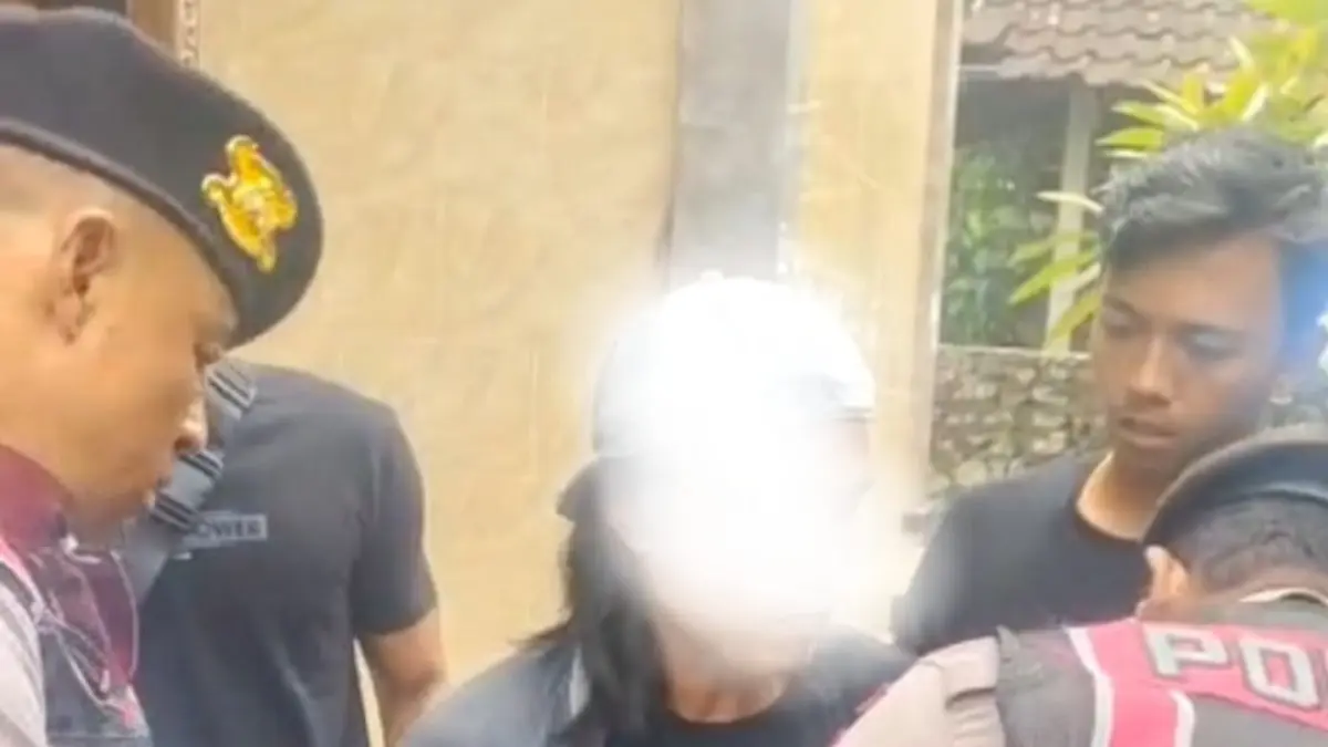 IKJ saat diamankan oleh tim Jalak Nusa, Polsek Nusa Penida. (ist)