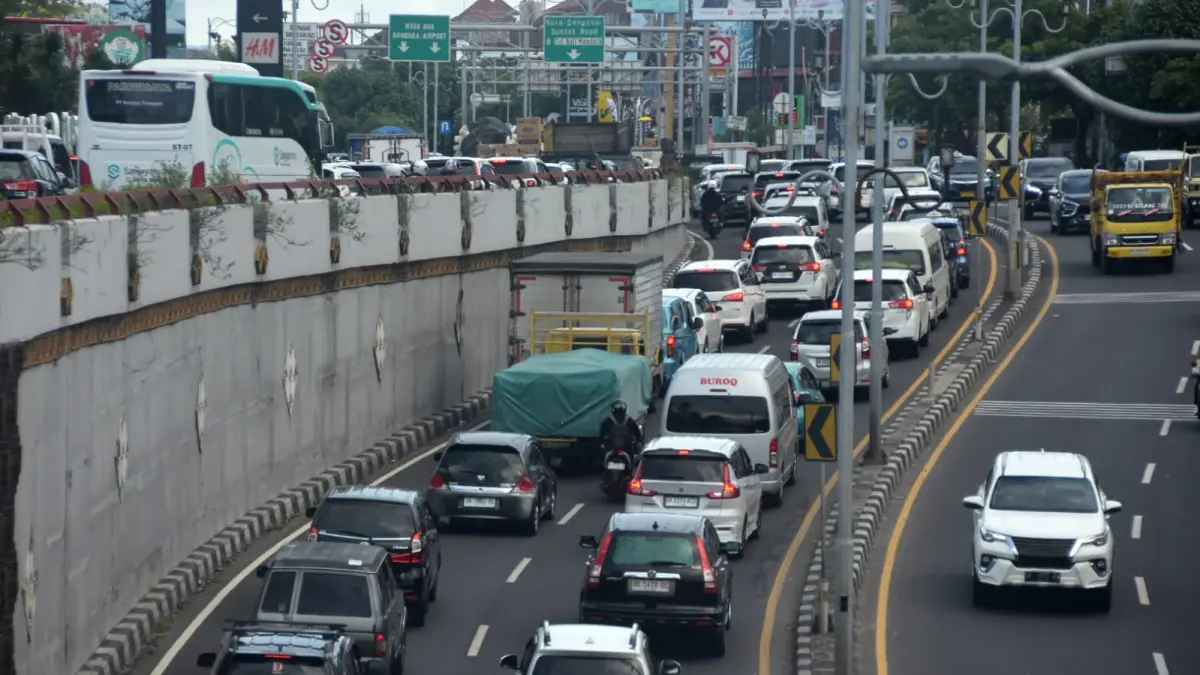 Kemacetan yang terjadi di Underpass Simpang Dewa Ruci, Kecamatan Kuta, Kabupaten Badung. (Agng Bayu/Bali Express)