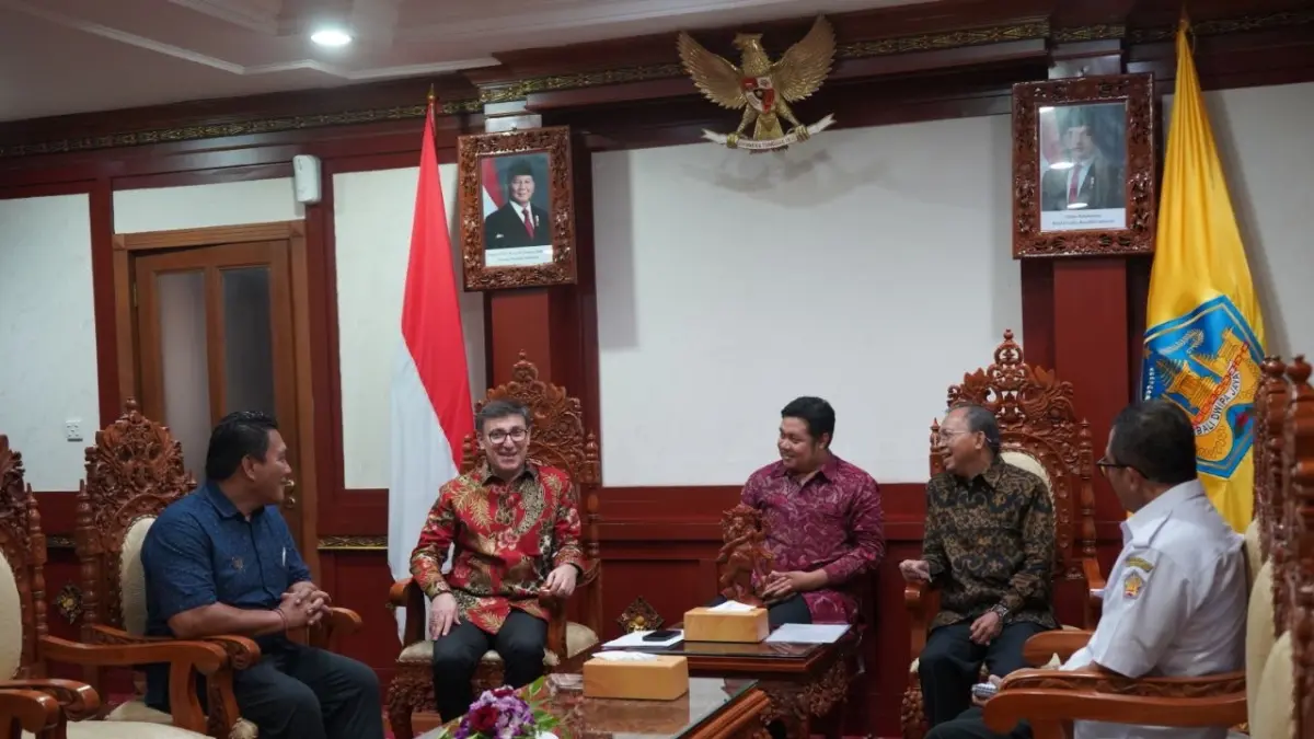 KERJA SAMA:&nbsp;Rencana pembangunan Bandara Bali Utara menjadi salah satu topik yang mengemuka dalam pertemuan antara Gubernur Bali&nbsp;Wayan Koster&nbsp;dan Duta Besar Turki untuk Indonesia,&nbsp;Talip Küçükcan, di Kantor Gubernur Bali, Denpasar, Rabu (22/4)