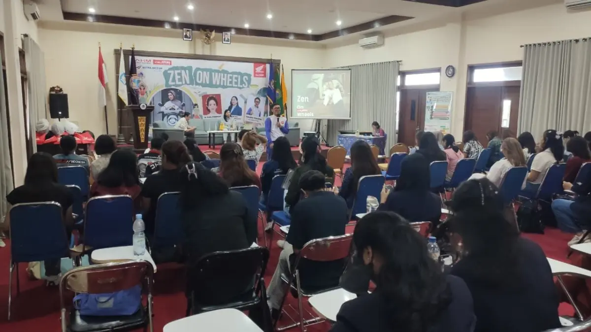 Para kartini masa kini dalam sesi Zen on Wheels di Safety Riding Park AHM untuk mendorong perempuan agar berkendara dengan aman, percaya diri, dan penuh kesadaran.