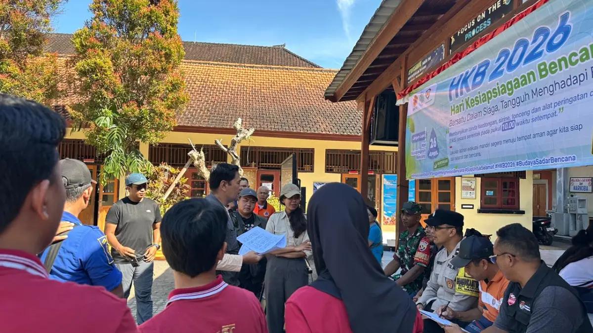 FOTO ISTIMEWASIMULASI : Simulasi kesiapsiagaan bencana oleh BPBD Kabupaten Gianyar.