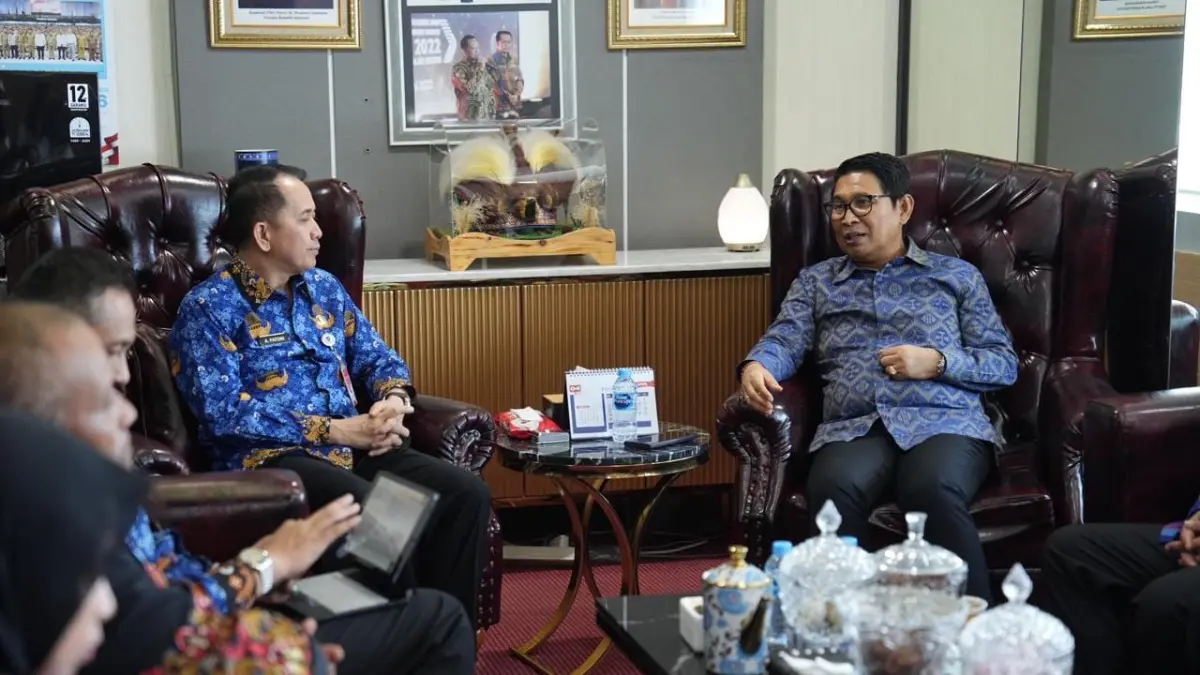 Bupati Adi Arnawa saat koordinasi teknis ke Dirjen Bina Keuangan Daerah Kementerian Dalam Negeri Republik Indonesia di Kantor Ditjen Bina Keuangan Daerah Kemendagri, Jakarta, Senin (27/4).