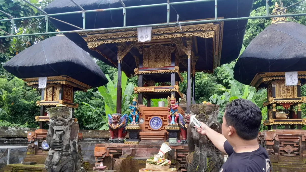 Lokasi pencurian sesari yang dilakukan oleh buruh proyek di pura dalem Banjar Kebon Desa Pandak Gede, Kecamatan Kediri, Tabanan.  (Ist)