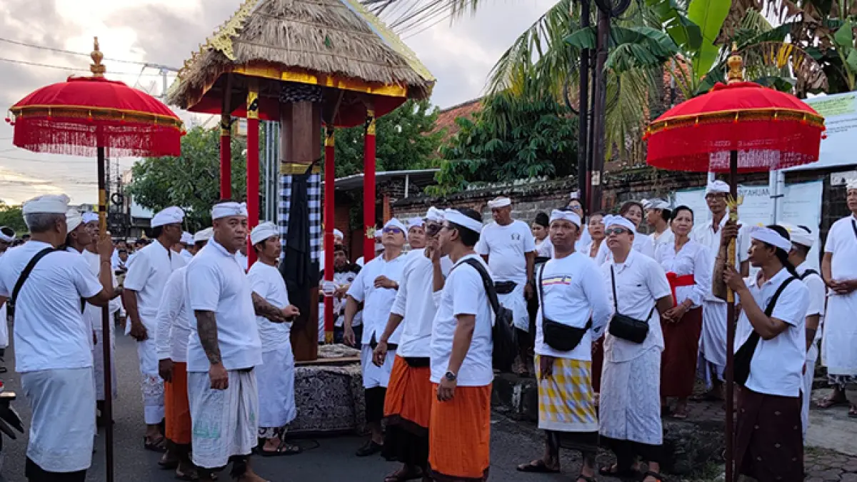 Prosesi mendak kulkul krama Banjar Panti Gede, Desa Pemecutan Kaja, Kecamatan Denpasar Utara, pada Kamis (30/4/2026). (Ist)