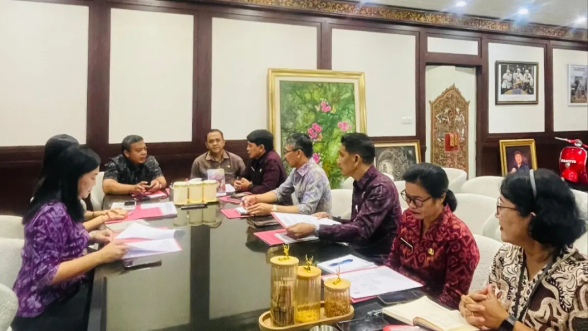 REKOMENDASI : Rekomendasi pemberhentian 3 ASN Pemkab Gianyar oleh Tim Pertimbangan Hukuman Disiplin (TPHD).&nbsp;