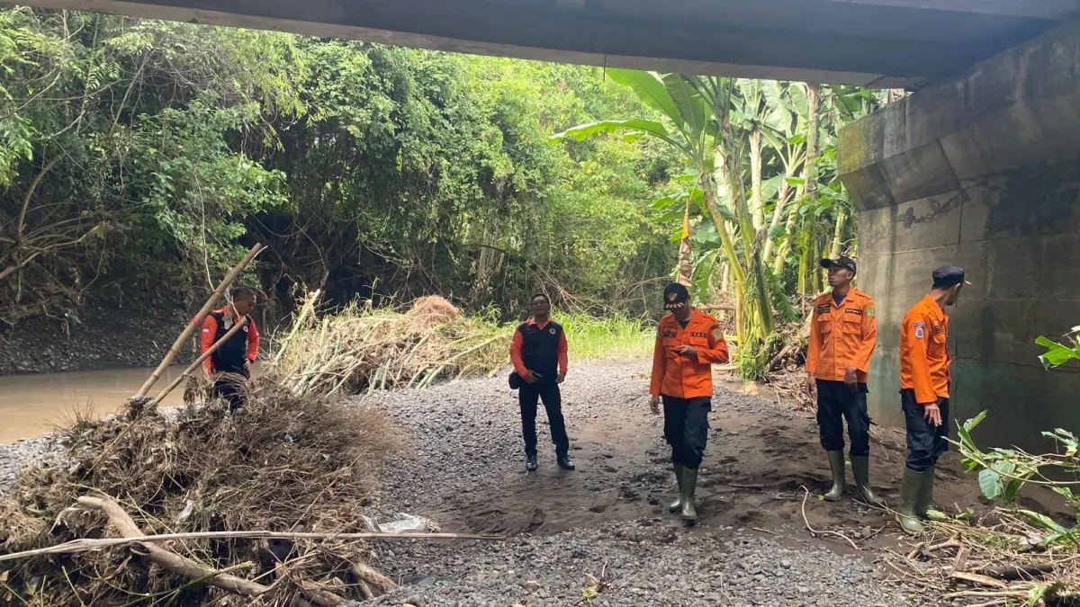 Asesmen penyebab banjir di Desa Nusa Sari, Kecamatan Melaya, Kabupaten Jembrana, Senin (4/5/2026). (ist)