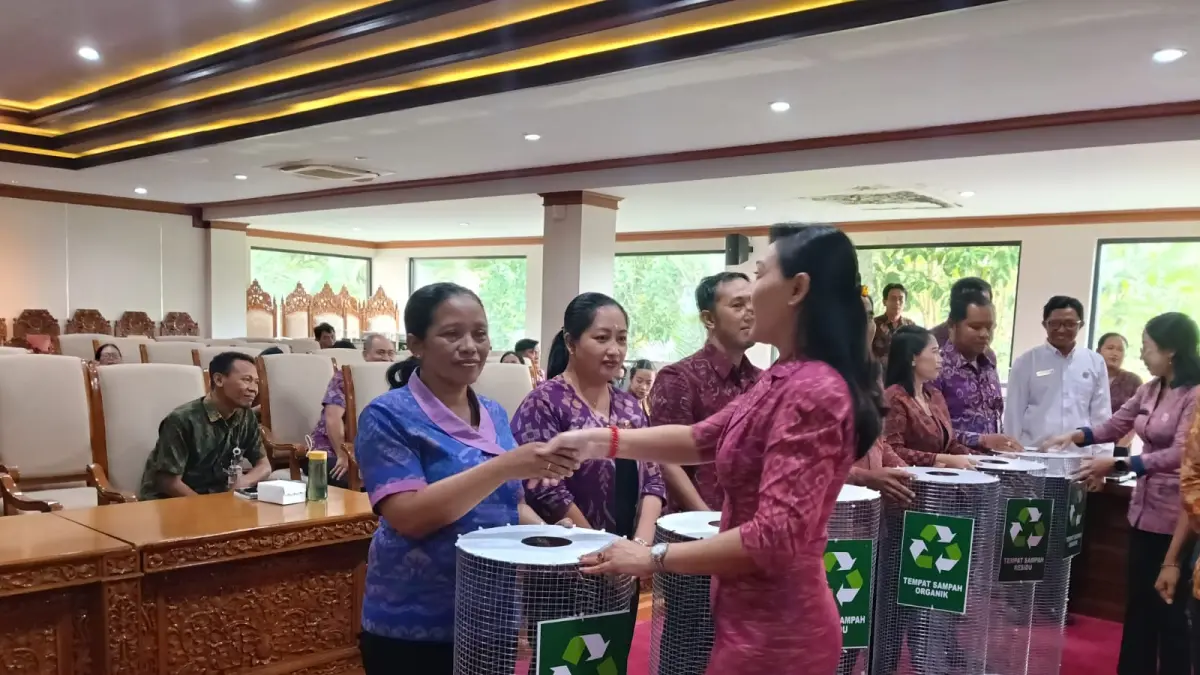 Ketua Tim Pembina Posyandu Kabupaten Gianyar, Ny. Dr. Surya Adnyani Mahayastra
