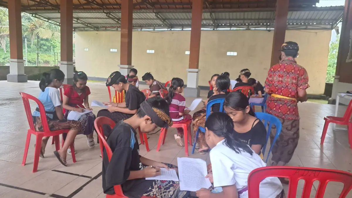 Ajaran Catur Paramita yang termuat dalam lontar Siwa Sasana dinilai masih sangat relevan diterapkan dalam kehidupan masyarakat modern, khususnya dalam membangun pendidikan karakter generasi muda Hindu