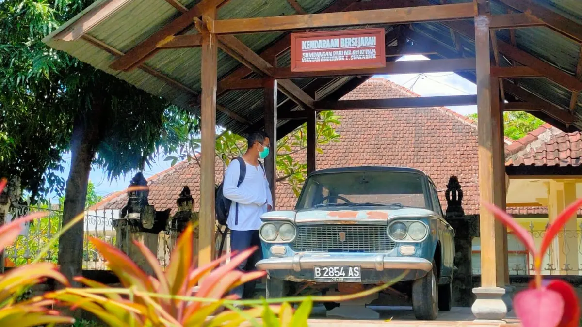 Mobil dinas MR. I Gusti Ketut Pudja tersimpan di Museum Buleleng. (Dian Suryantini/Bali Express)