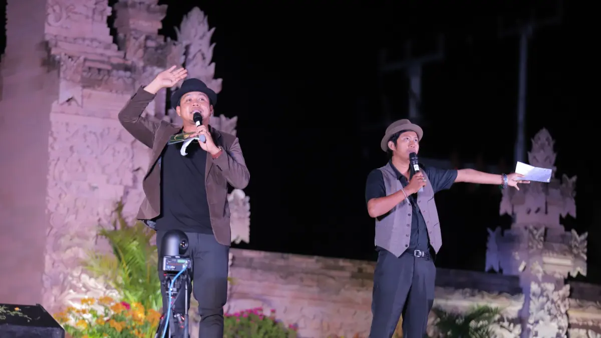 Pada sesi hiburan dipandu oleh duo MC dari Sunari Bajra, De Ciply dan Tut Warta 