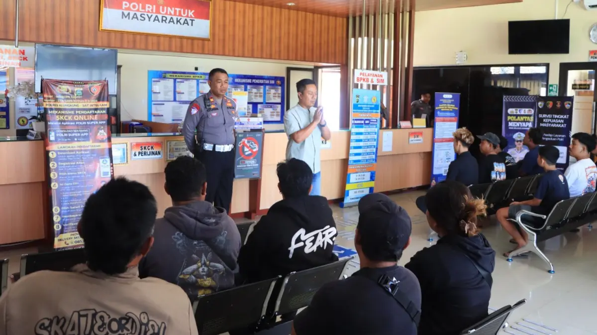 Pelaku balap liar dan orang tuanya mendapat pembinaan di Polres Klungkung, Jumat (8/5/2026). (Ist)