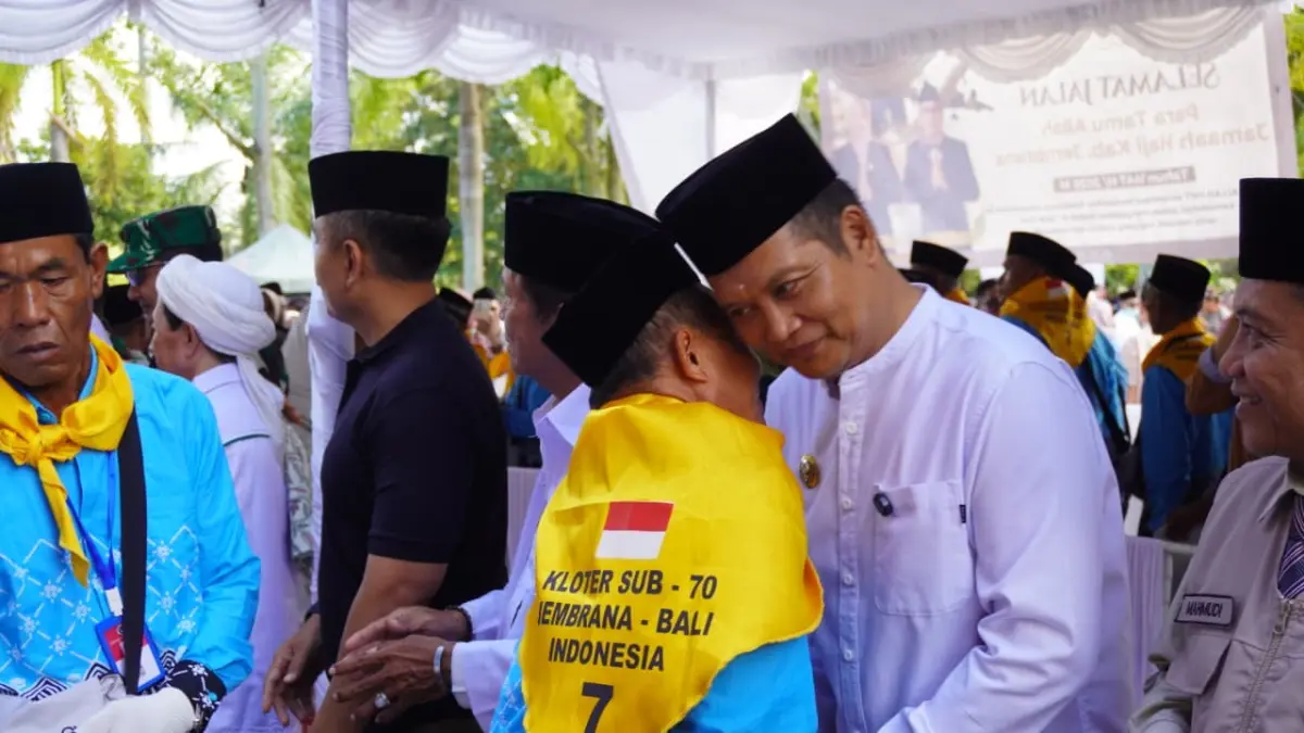 Bupati Jembrana I Made Kembang hartawan saat melepas 90 calon jemaah haji 2026. (Ist)