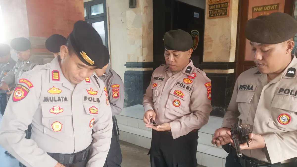 DISIPLIN : Satuan Pengamanan Objek Vital (Sat Pamobvit) Polres Gianyar ditekankan kedisiplinan.