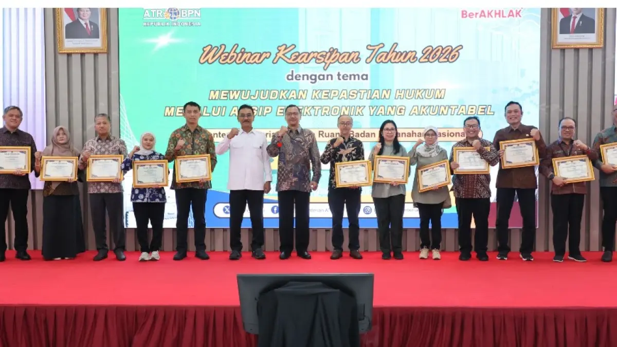 Sekjen Kementerian ATR/BPN Beri Penghargaan kepada Satker Pengelola Kearsipan Terbaik