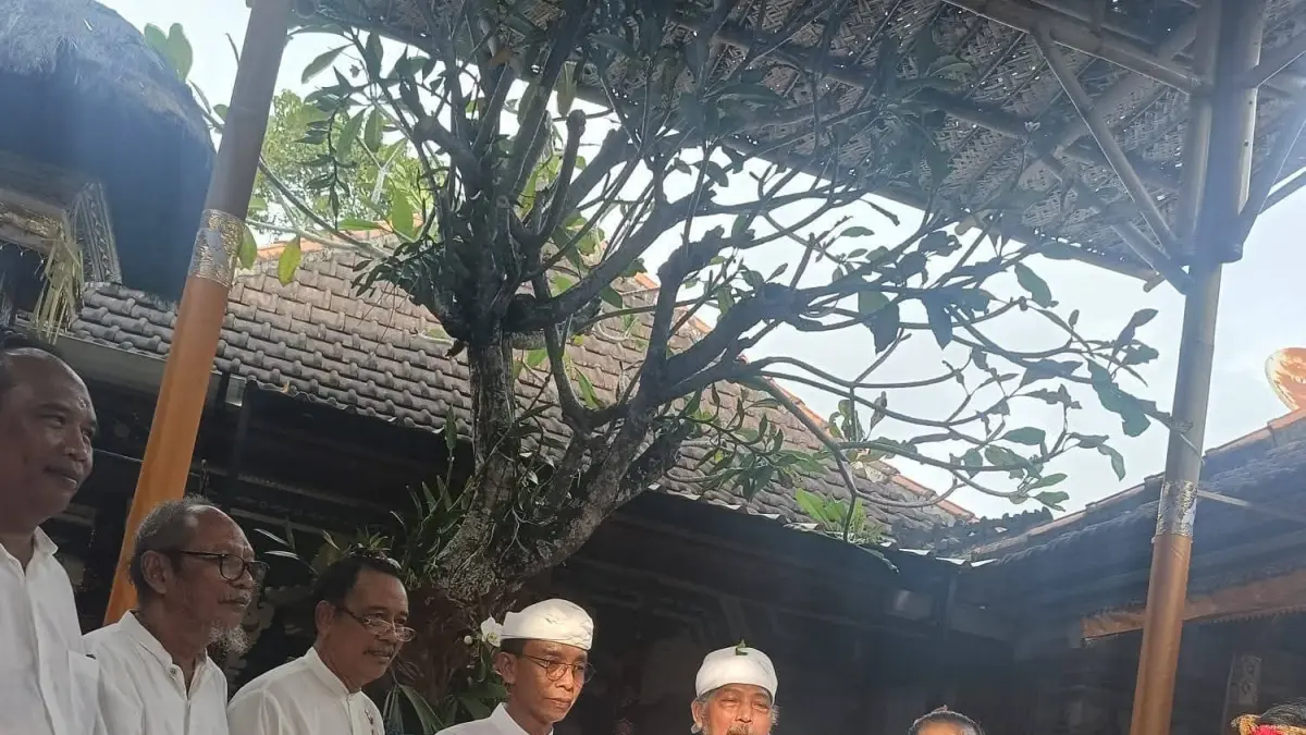 Prosesi Sisya Turiksa di kediaman Jro Mangku Ketut Ariana di Banjar Acak, Kampial, Kelurahan Benoa