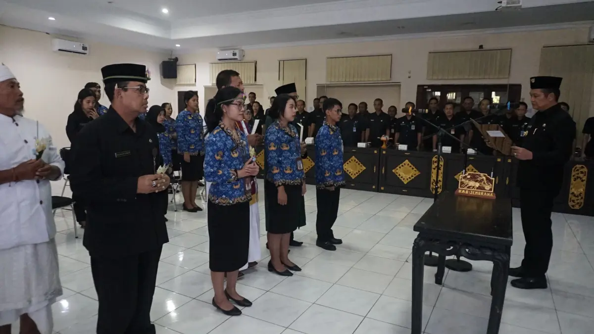 Pelantikan pejabat dan PNS baru di Lingkup Pemkab Jembrana.