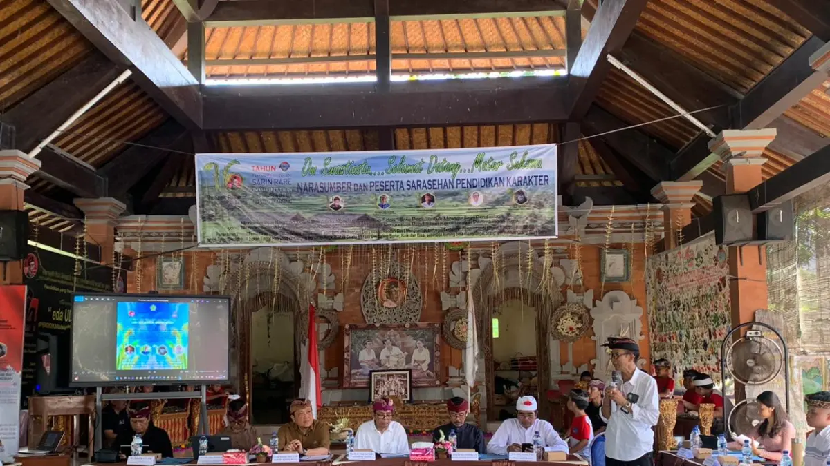 SARASEHAN : Sarasehan bertajuk “Eda Ngaden Awak Bisa" di Taman Pendidikan Sarin Rare, Yayasan Ketut Alon, Desa Mas, Ubud.&nbsp;