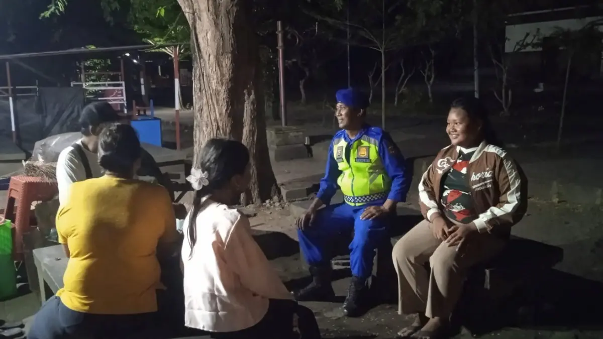 Personel Sat Polairud Polres Jembrana saat melaksanakan patroli dan pengawasan di kawasan pesisir Teluk Gilimanuk, Kamis (14/5/2026). (Ist)

&nbsp;