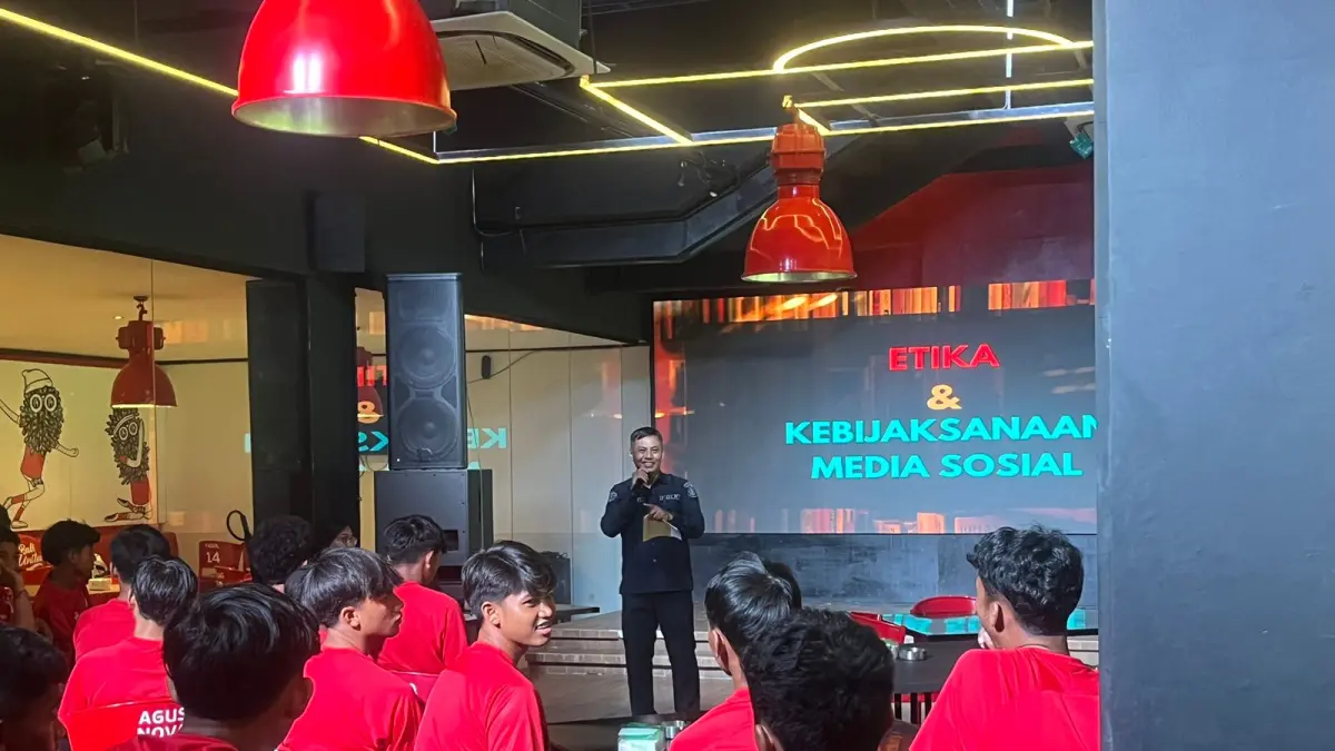 PENYULUHAN : Penyuluhan dampak penyalahgunaan medsos kepada generasi muda Bali United Fc.&nbsp;