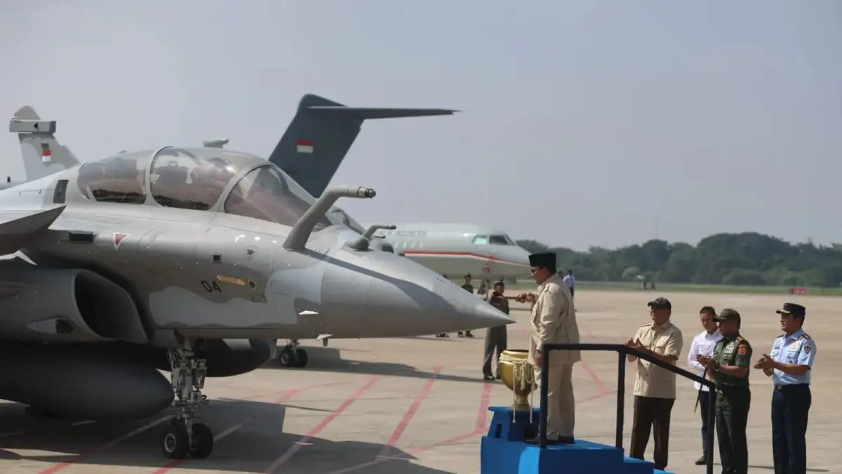 Presiden Prabowo Subianto menyerahkan sejumlah pesawat tempur Rafale di Lanud Halim, Jakarta, Senin (18/5/2026). (Dery Ridwansah/ JawaPos.com)

