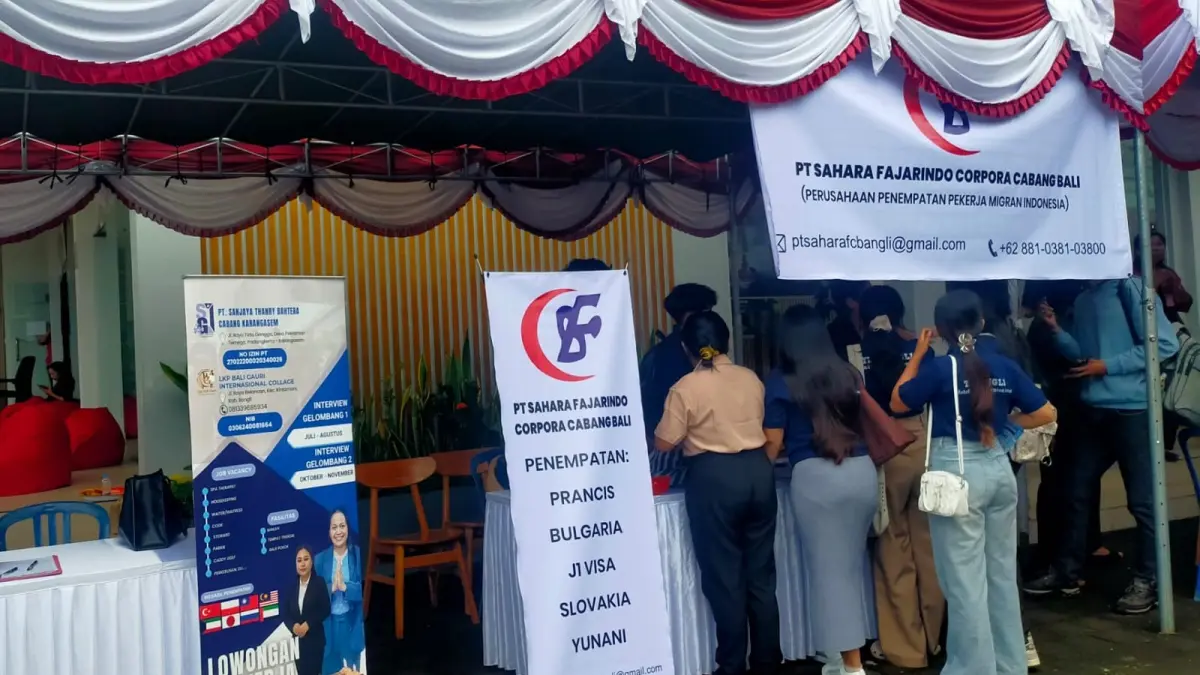 Dinas Koperasi, UKM, dan Tenaga Kerja Kabupaten Bangli membuka job fair di PLUT Bangli, Selasa (19/5/2026). (I Made Mertawan/Bali Express)