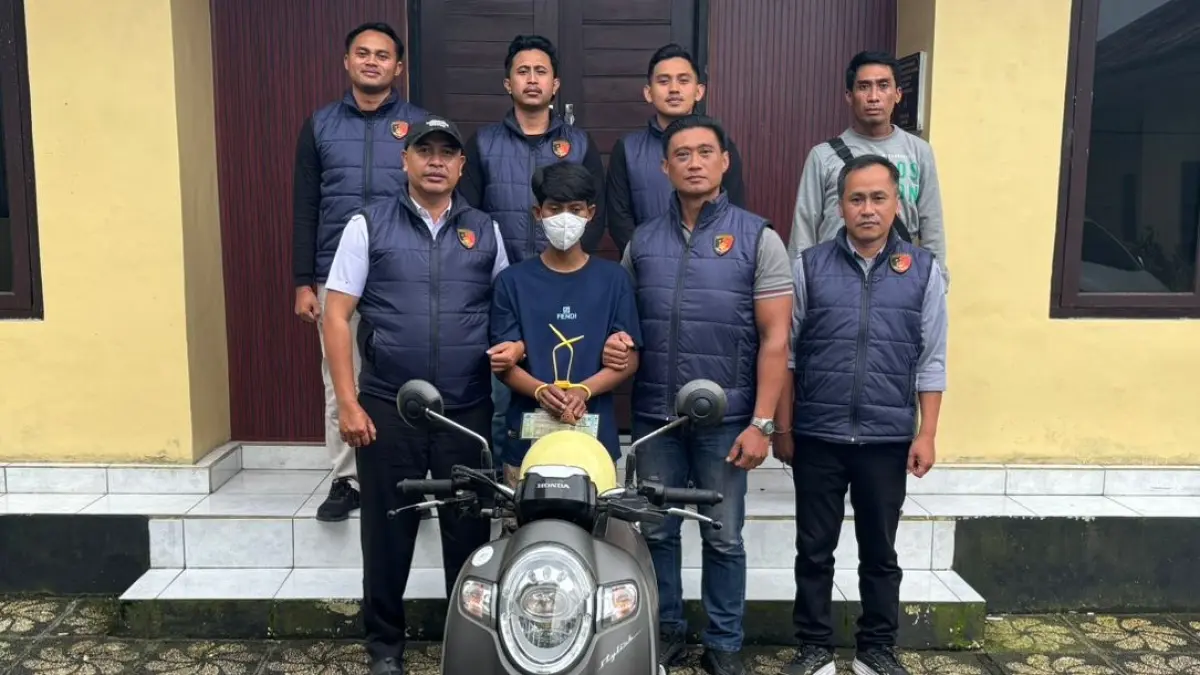 Pelaku pencurian sepeda motor beserta barang bukti diamankan Polsek Kintamani, Selasa (19/5/2026). (Ist)