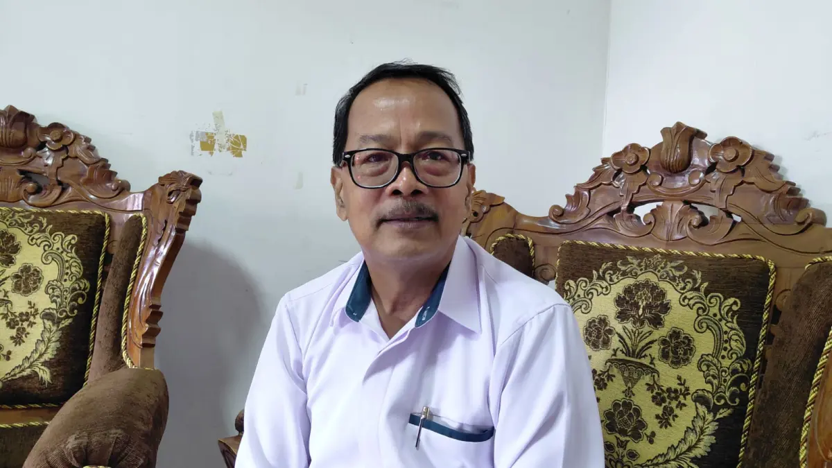 Dr. Ketut Suweca, M.Si, Akademisi IAHN Mpu Kuturan yang kepincut dunia Grafologi (I Putu Mardika/Bali Express)