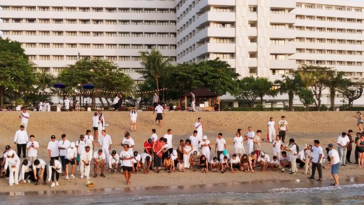  Dalam rangka memperingati World Turtle Day, The Meru Sanur dan Bali Beach Hotel, The Heritage Collection kembali menegaskan komitmennya terhadap pelestarian lingkungan dengan menyelenggarakan kegiatan pelepasan tukik untuk kedua kalinya, bekerja sama dengan Turtle Conservation and Education.
