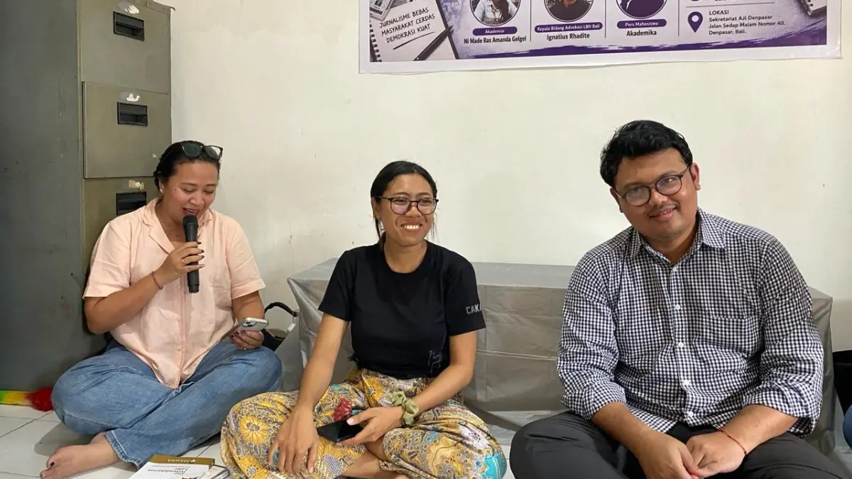 Diskusi bertajuk,"Tantangan dan Ancaman Kebebasan Pers dan Berekspresi di Bali," digelar di Kantor Sekretariat AJI Denpasar, di Jalan Sedap Malam, Kota Denpasar, Bali, Jumat (22/5/2026).