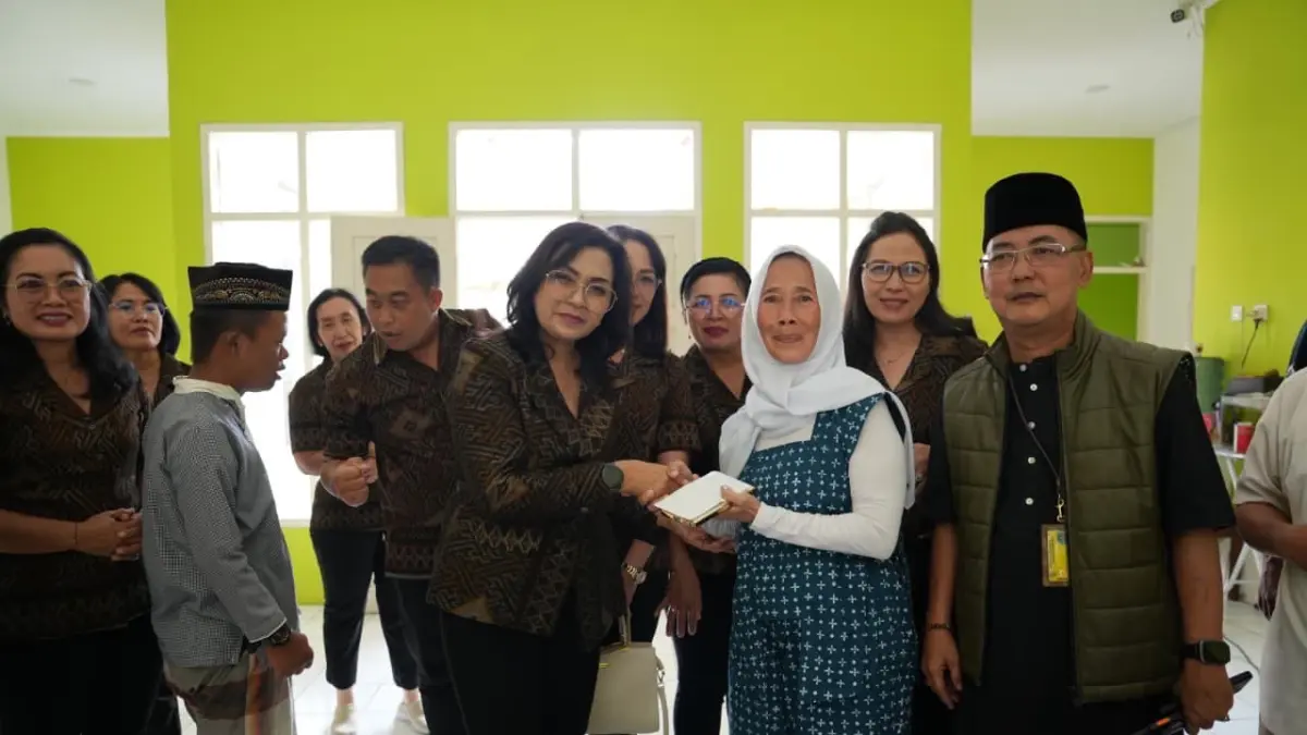 Ketua K3S Kabupaten Badung, Nyonya Rasniathi Adi Arnawa bersama rombongan melakukan study tiru ke UPTD Pelayanan Sosial Griya Bina Karya Dinsos, Provinsi Jawa Barat, Jumat (22/5).
